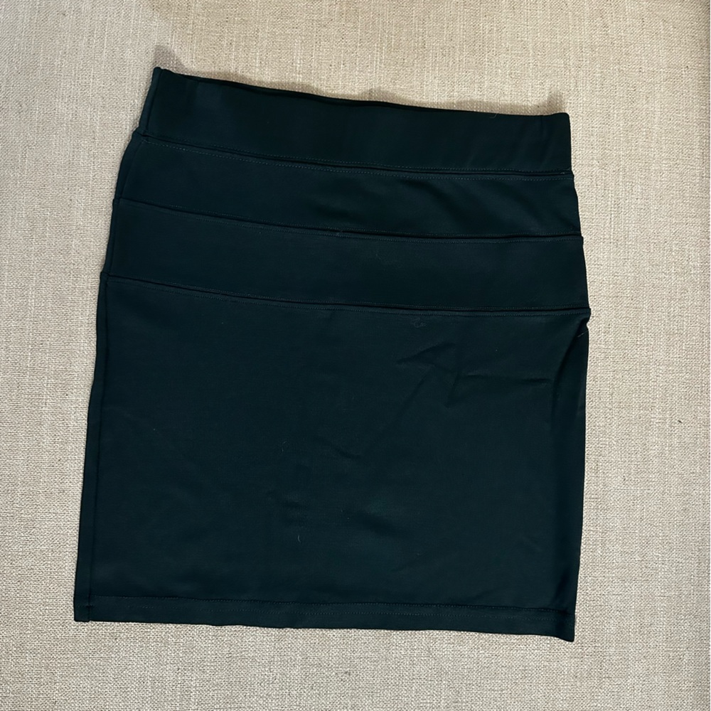 2 elastic mini tight skirts black and green small Small size Pimkie&Zuiki
